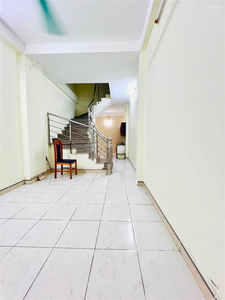 Bán nhà cầu giấy, gần xuân thủy, khoảng 7 tỷ, 40m2, cực gần phố
