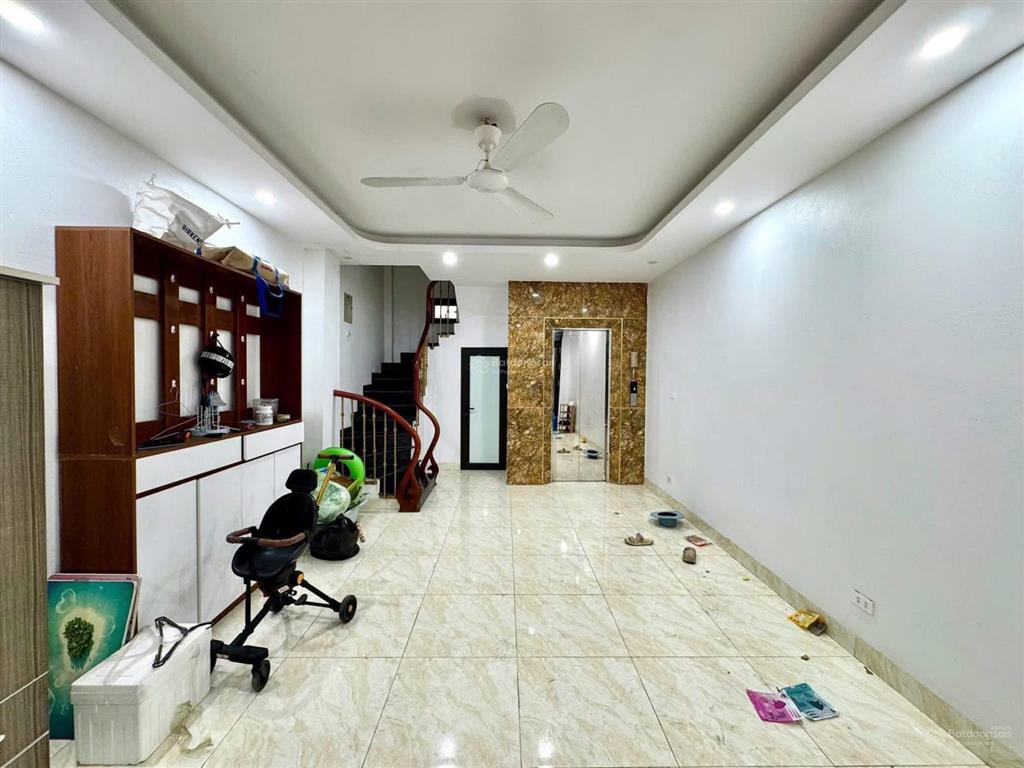 Mới ra. bán nhà võ chí công, 6 tầng thang máy, rất gần phố, hơn 9 tỷ
