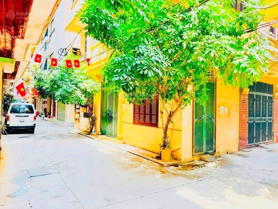 Bán nhà xuân thủy, cầu giấy  ôtô ra vào tránh nhau, bán gấp giá rẻ