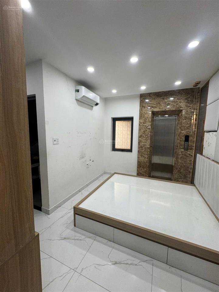 Nhỉnh 8 tỷ, sở hửu nhà 3 tầng, thang máy 4.5 x 20, mặt tiền đường nhựa ô tô  lê văn khương