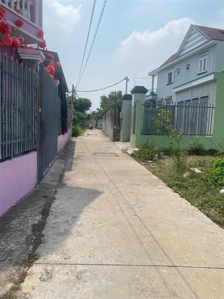 Bán rẻ đất sát ql1a 97m2 tân túc giá 2.7 tỉ