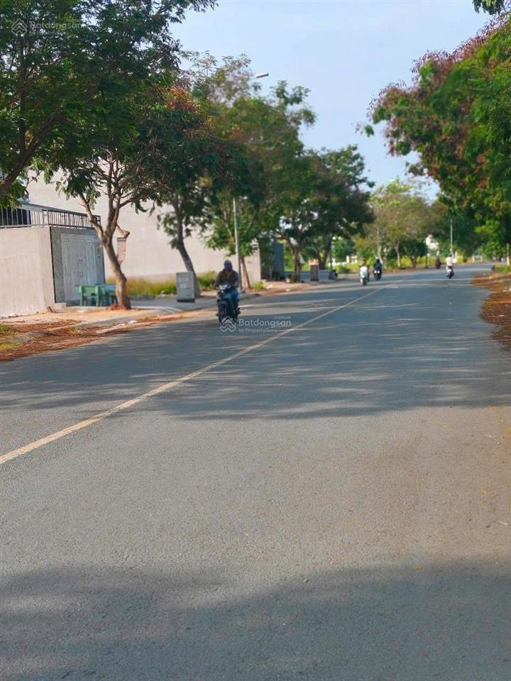 Bán nền biệt thự 200m2 kdc 47ha đường lớn giá 5 tỷ