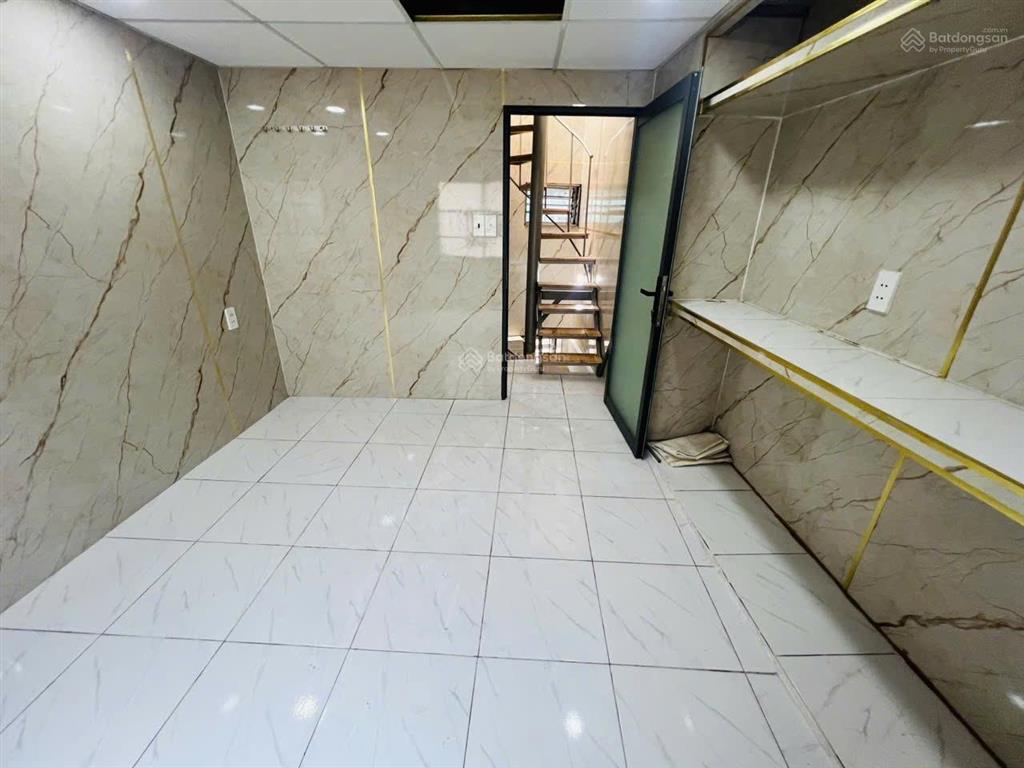 Chỉ 2.99 tỷ sở hửu nhà phố quận 1  42m2 sd, sổ hồng riêng, 3 tầng 2pn, 3wc, nhà còn mới vào ở tốt.