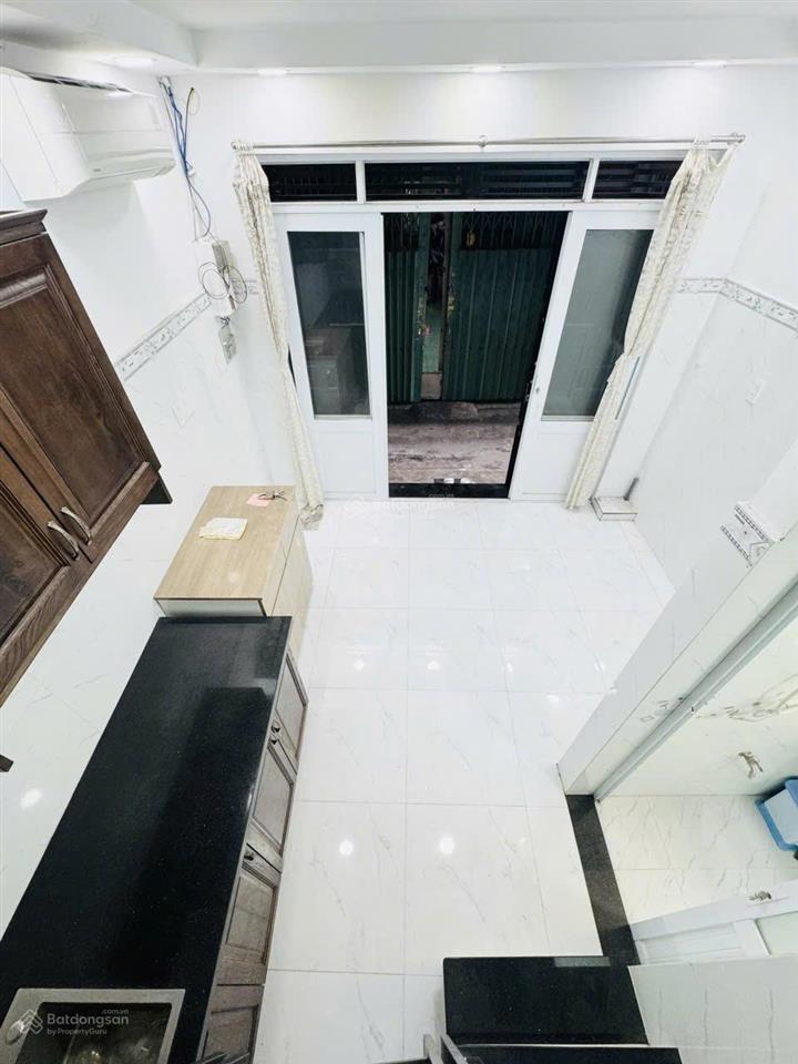 Chỉ 2 tỷ650 có nhà trung tâm quận 10  ngang 3.4m 2 tầng hẻm sạch đẹp vài bước ra hẻm xe hơi