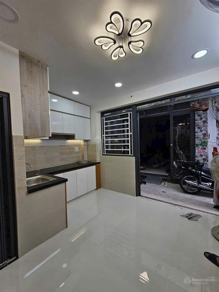 Cần bán nhà "mini" tân phú15 m² (4x4m) 2 lầu 2 tỷ 2  ngay trung tâm gần chợ gần trường học