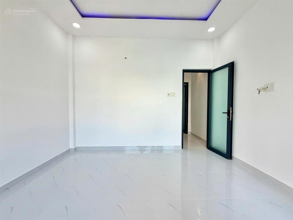 Trương phước phan  32m2  2 tầng gồm 2pn 2wc mới 100% ở ngay  hẻm 4m thông  chỉ 3.990 tỷ tl