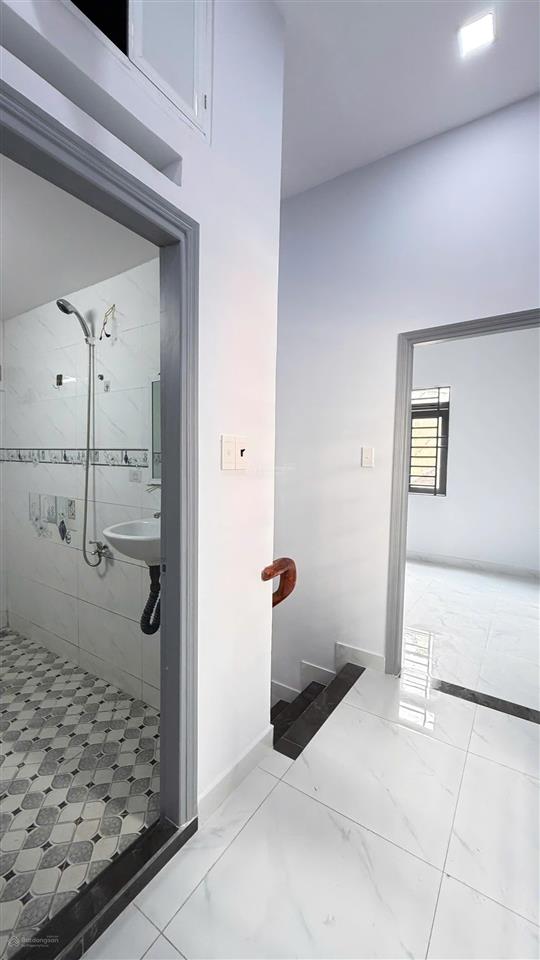 Chỉ 3.98 tỷ tl  sát ngã tư 4 xã  trục hương lộ 2  hẻm 4m thông  dt 4 x 11  2 tầng btct.
