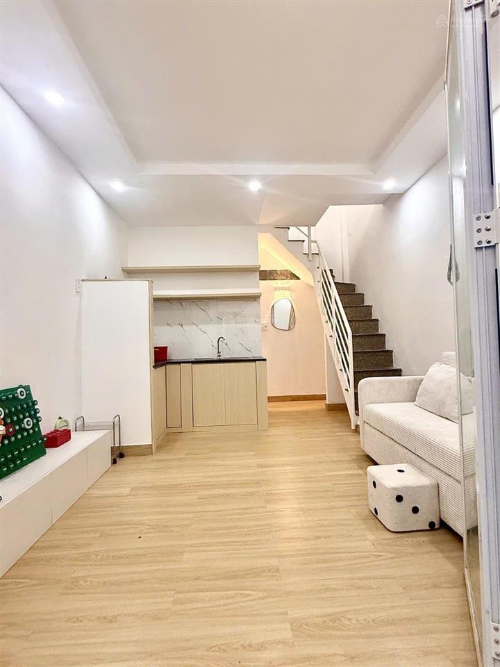 Nhà đẹp trung tâm tân bình  2,950 tỷ tl  dt 20m² (3,5x6)  2 tầng ,2 pn  giáp quận 3 và quận 10