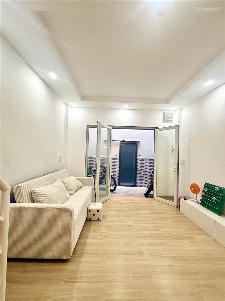 Nhà đẹp trung tâm tân bình  2,950 tỷ tl  dt 20m² (3,5x6)  2 tầng ,2 pn  giáp quận 3 và quận 10