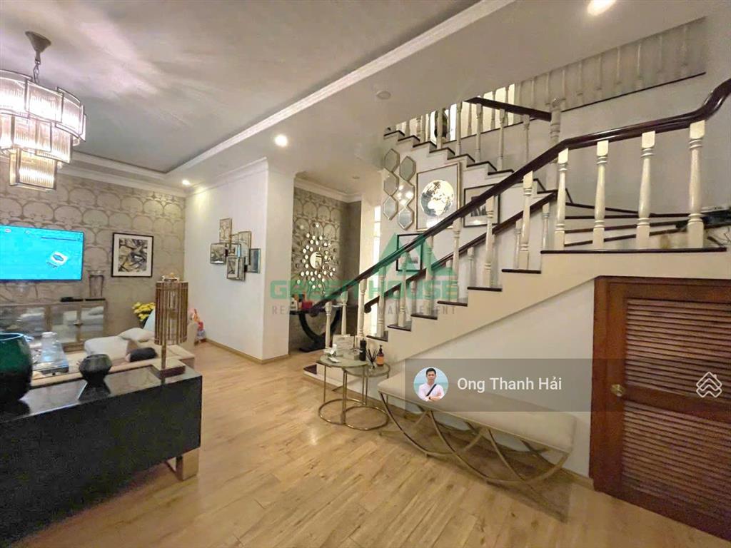 Cho thuê biệt thự đầy đủ nội thất tại phú mỹ hưng, 237m2(13,2x18m)3 tầng,3pn,cạnh siêu thị vivocity