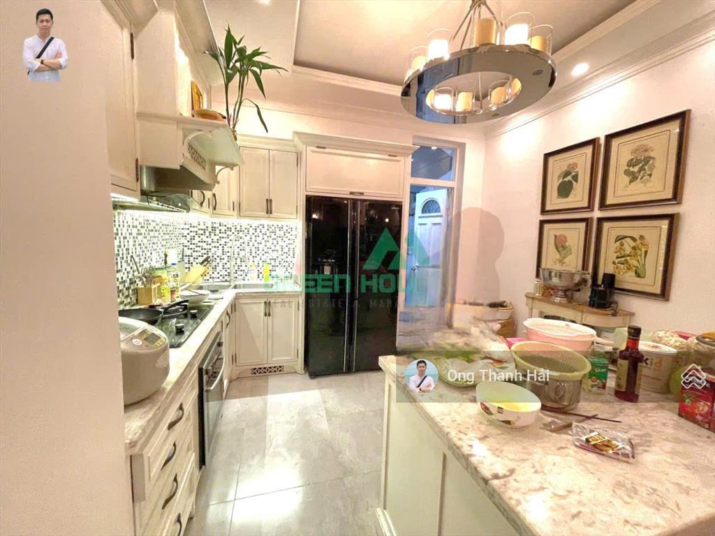 Cho thuê biệt thự đầy đủ nội thất tại phú mỹ hưng, 237m2(13,2x18m)3 tầng,3pn,cạnh siêu thị vivocity