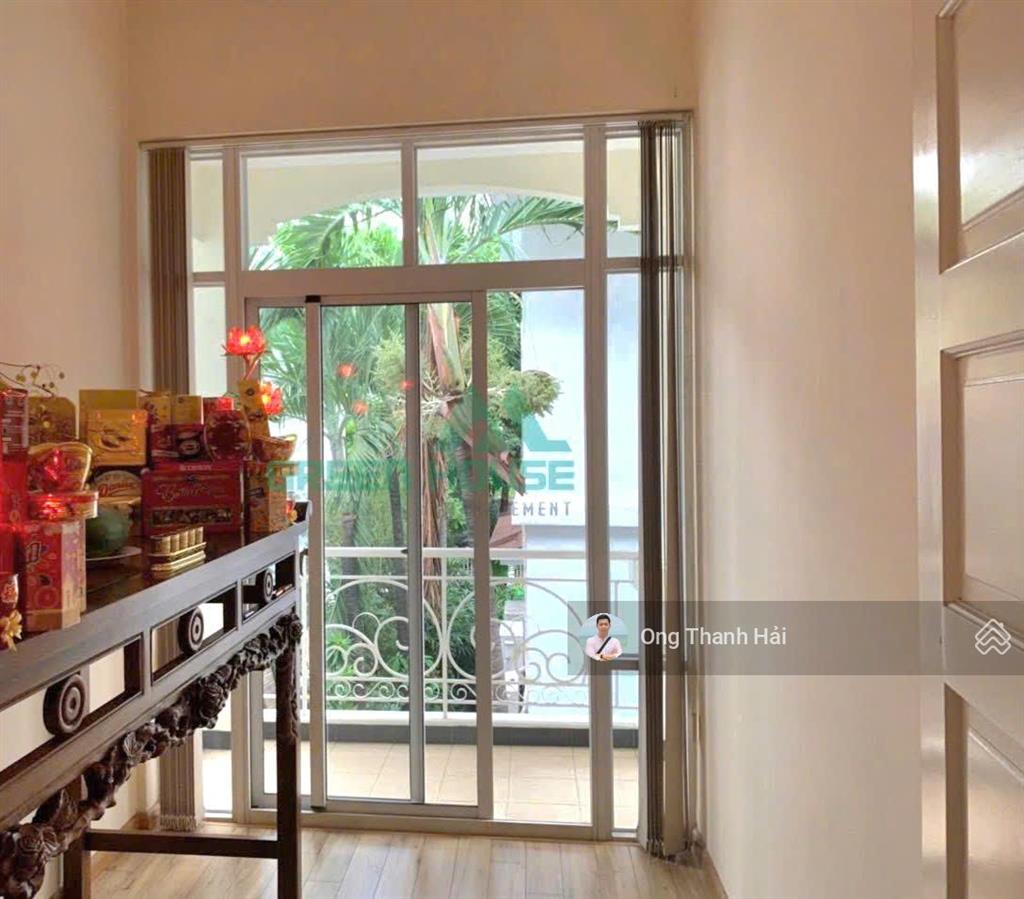 Cho thuê biệt thự đầy đủ nội thất tại phú mỹ hưng, 237m2(13,2x18m)3 tầng,3pn,cạnh siêu thị vivocity