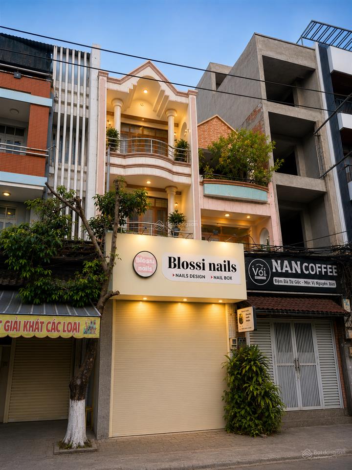 Bán nhà mt 4 tầng có hầm ngay hoàng hoa thám, vị trí kinh doanh siêu đẹp. dt 4x16m, giá 15,5 tỷ tl