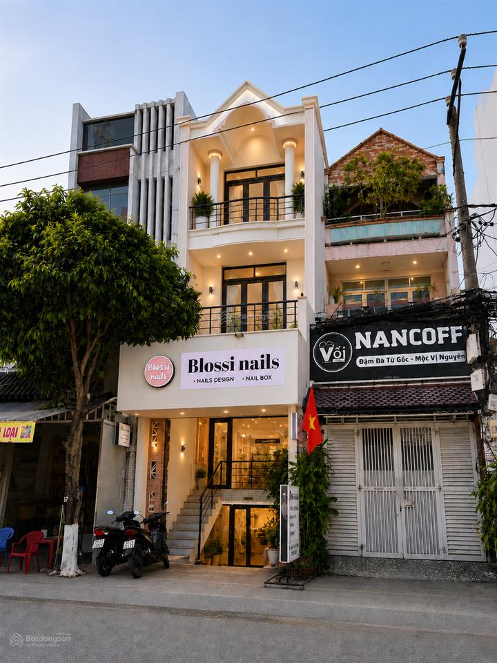 Bán nhà mt 4 tầng có hầm ngay hoàng hoa thám, vị trí kinh doanh siêu đẹp. dt 4x16m, giá 15,5 tỷ tl
