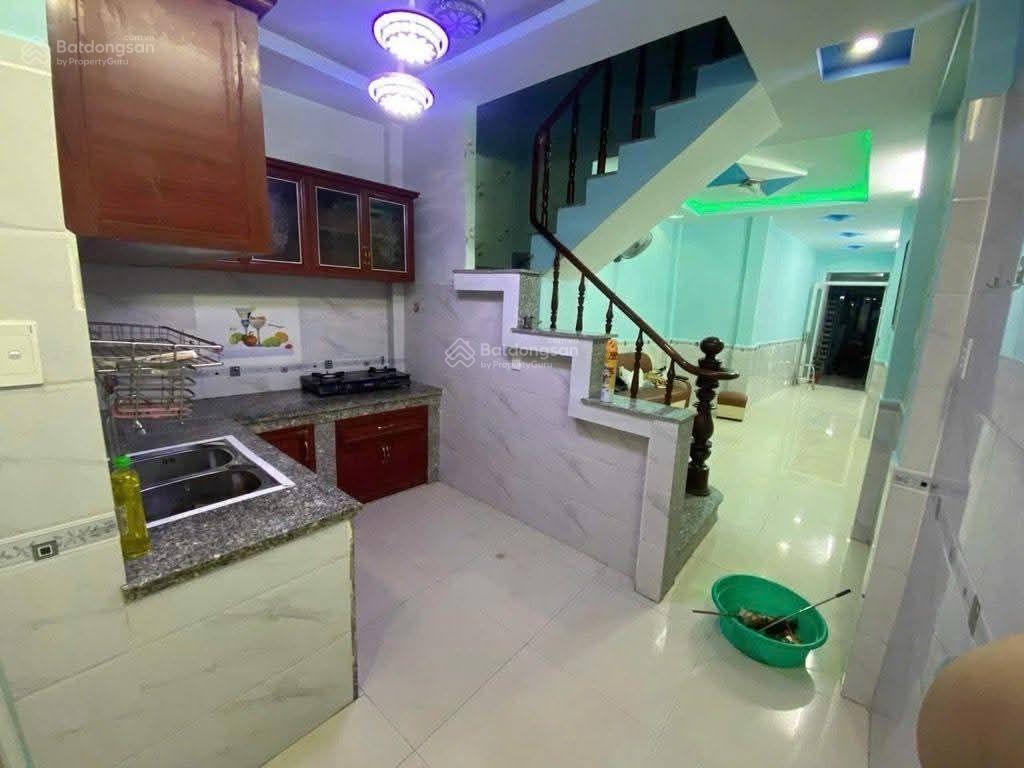 Nhà hẻm xe hơi tân bình 2 tầng 40m2 công nhận đủ chỉ 3 tỷ xíu. nhà mới ở ngay