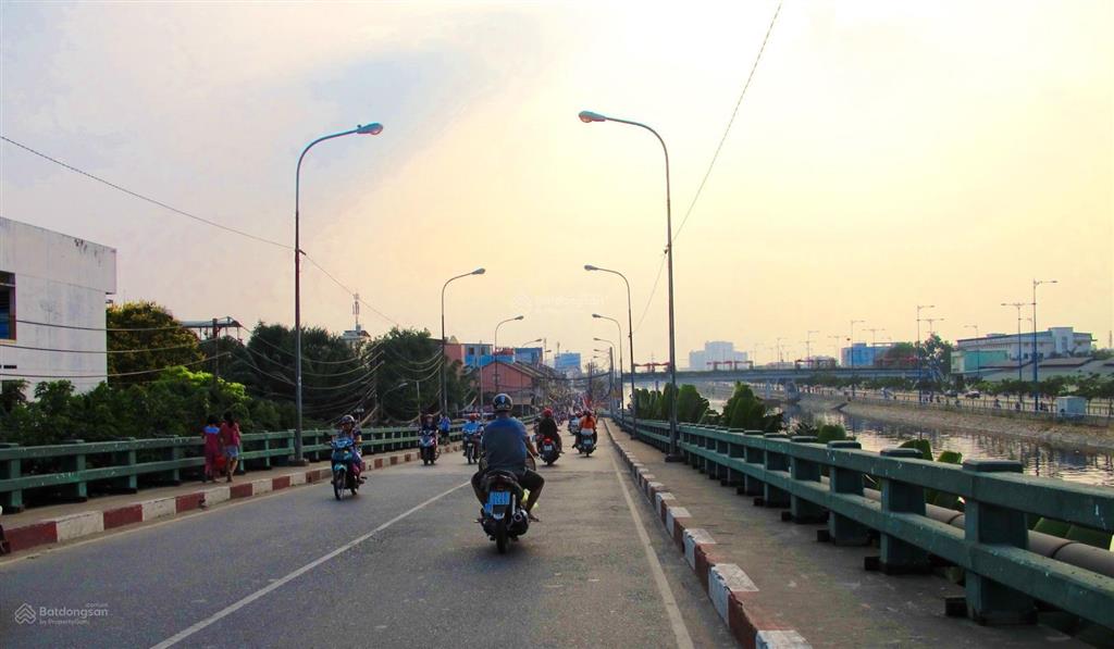 Mua đất tặng nhà, chính chủ 30 năm chưa đầu tư, nhà ngay chợ bình đông, 188m2 chỉ 7.x tỷ tl mạnh