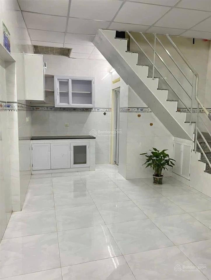Lạc long quân 30m², 2 tầng, chỉ 2.x tỷ
