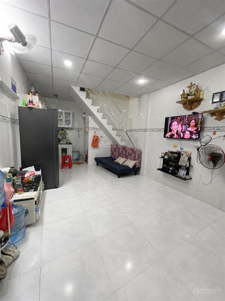 Lạc long quân 30m², 2 tầng, chỉ 2.x tỷ