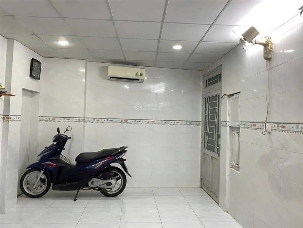 Lạc long quân 30m², 2 tầng, chỉ 2.x tỷ