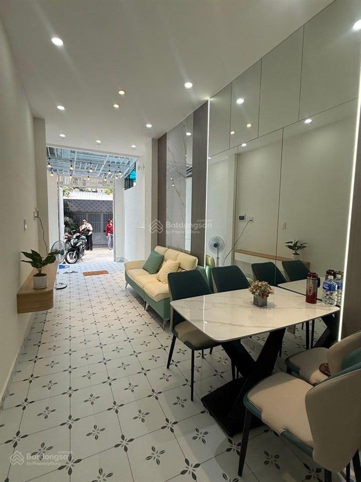 Nhà lạc long quân tân bình hxhnở hậu 2 tầng đúc sát mặt tiền 40m2 nhỉnh 4 tỷ