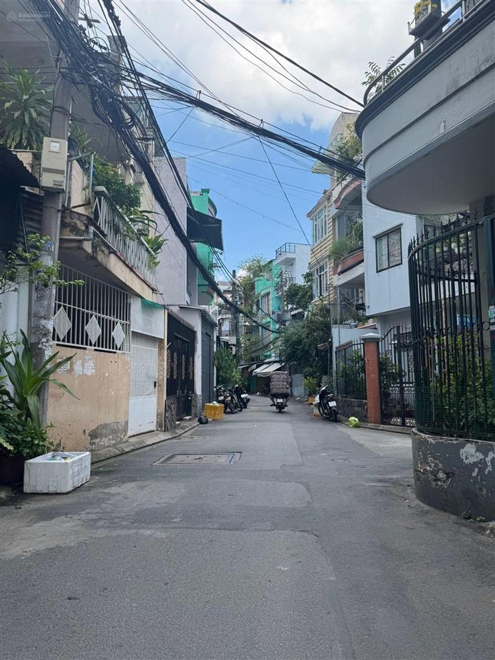 Nhà hẻm ô tô thông lạc long quân, ni sư huỳnh liên, âu cơ. nhà mới ở liền  40m2  4 tỷ **