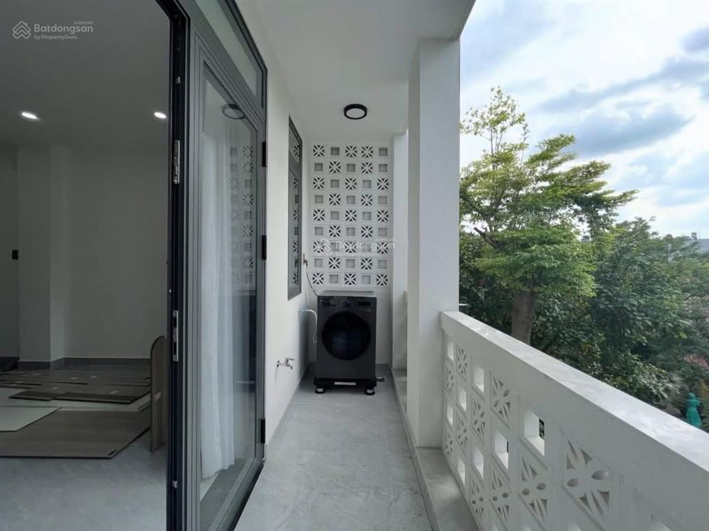 Studio full nội thất ban công thoáng mát rộng 30m2 ngay khu công nghiệp tân bình