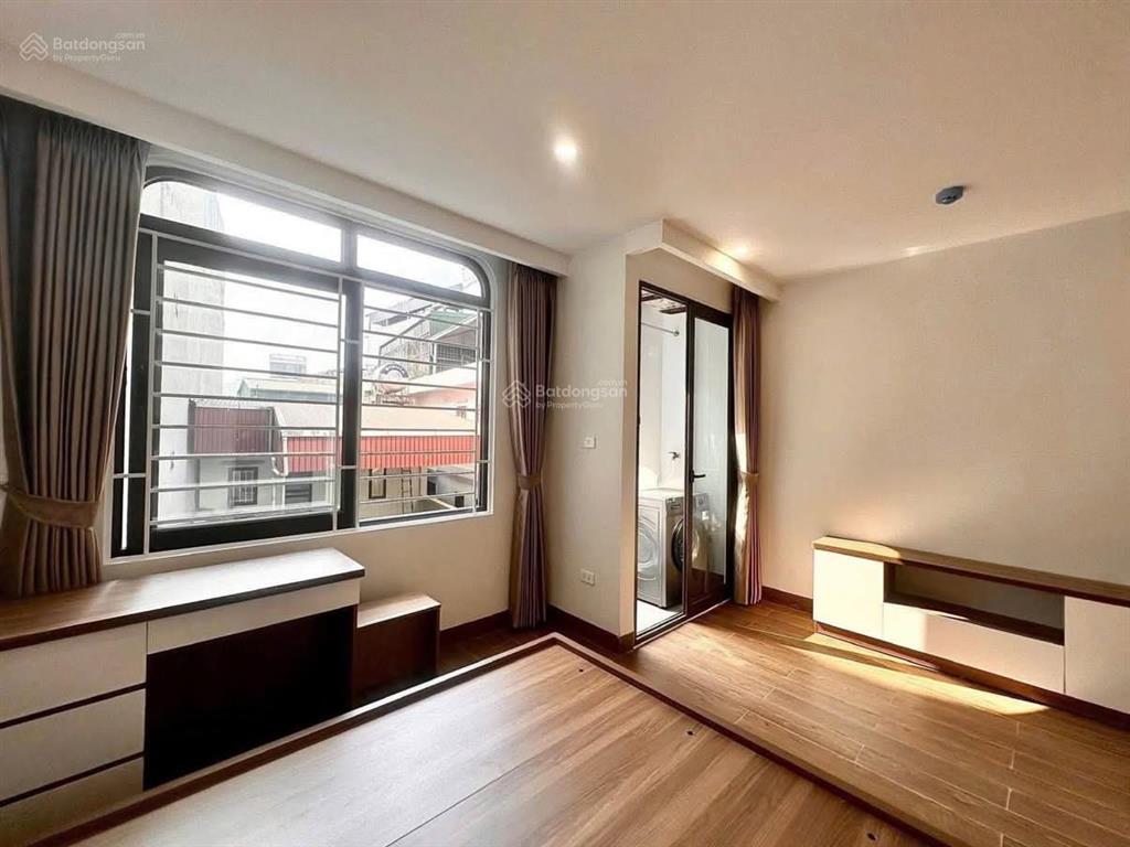 Cho thuê 1phòng ngủ tách bếp rộng 50m2 ngay đầm sen