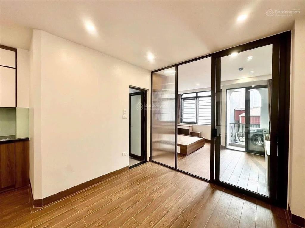 Cho thuê 1phòng ngủ tách bếp rộng 50m2 ngay đầm sen