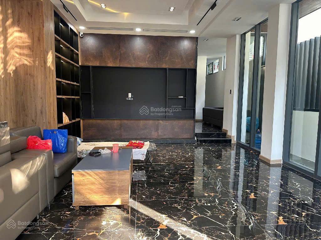 Siêu phẩm nhà phố 4 tầng thang máy  ngang 6m bề thế  trung tâm hải châu