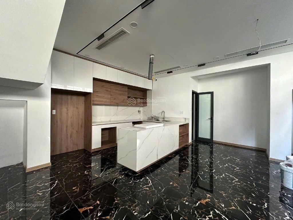 Siêu phẩm nhà phố 4 tầng thang máy  ngang 6m bề thế  trung tâm hải châu