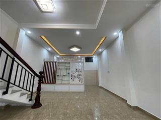 Nhà mai hắc đế gần chợ đêm, đi bộ ra sông hàn