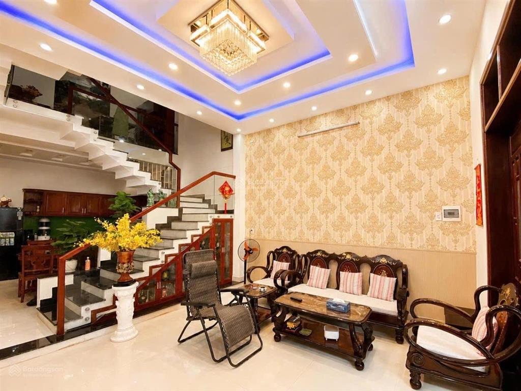 Nhà mặt tiền nguyễn khang 3 tầng 3 mê kiên cố full nội thất chỉ việc xách vali vào ở