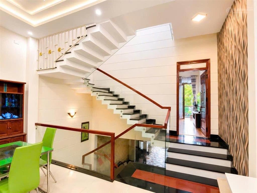 Nhà mặt tiền nguyễn khang 3 tầng 3 mê kiên cố full nội thất chỉ việc xách vali vào ở