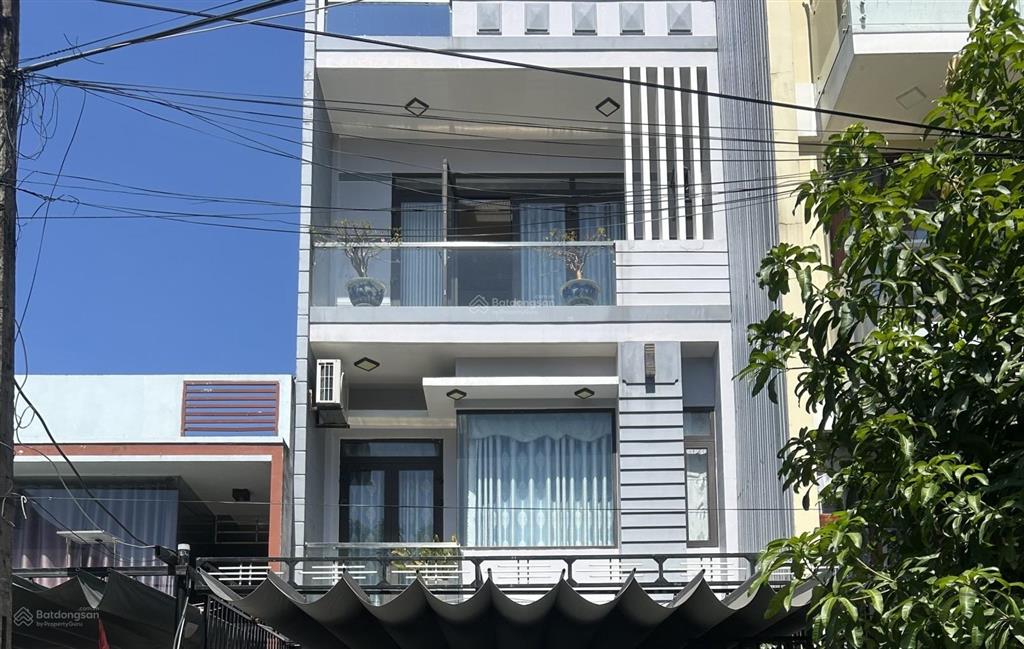Nhà mặt tiền nguyễn khang 3 tầng 3 mê kiên cố full nội thất chỉ việc xách vali vào ở