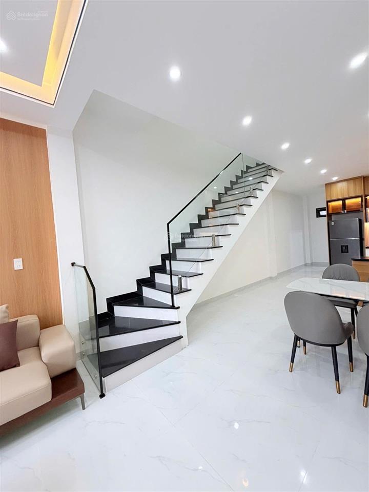 Nhà mới 100% 3 tầng full nội thất kiệt 3m gần ô tô