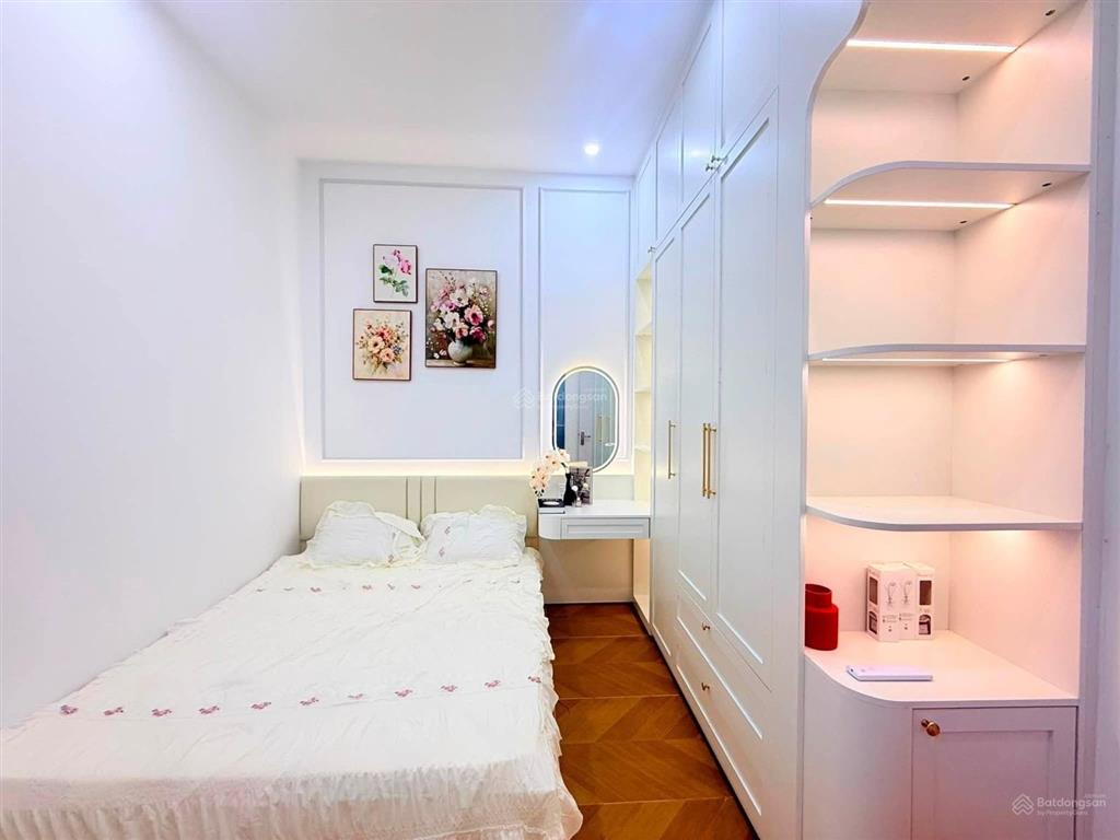 Nhà mới 3 tầng 2 mặt tiền trần xuân lê đối diện công viên