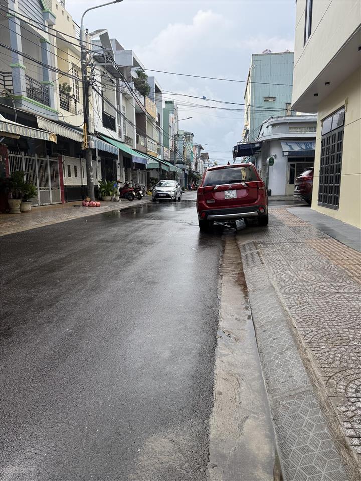 Hàng đẹp tiên sơn 2 3 tầng full nội thất | 5 phòng ngủ | sát downtown 69 tầng