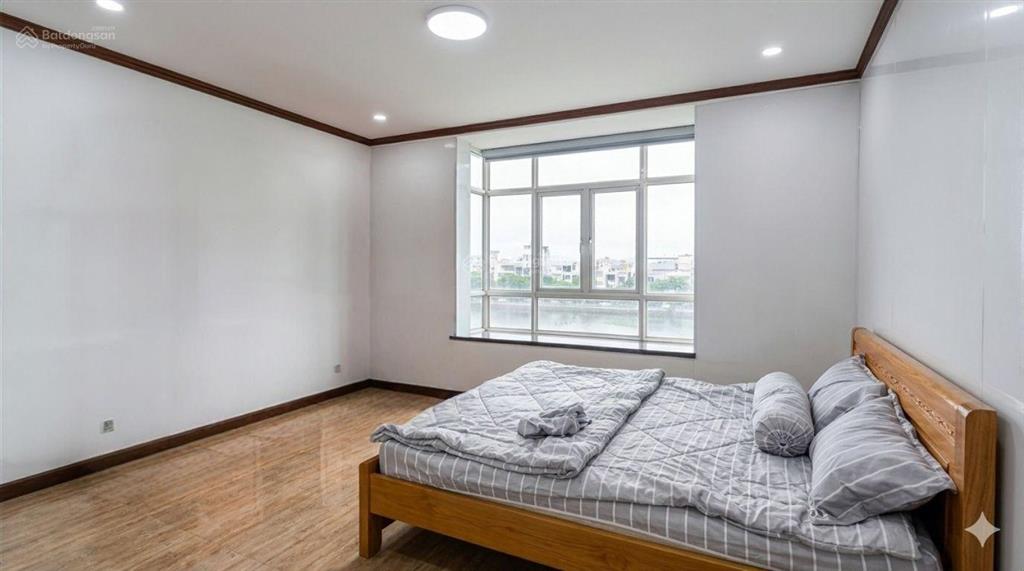 Hàng hiếm tuyệt đối 2pn tầng 4 view hồ tầng công viên & hồ bơi  ko có căn thứ 2.