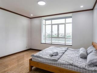 Hàng hiếm tuyệt đối 2pn tầng 4 view hồ tầng công viên & hồ bơi  ko có căn thứ 2.