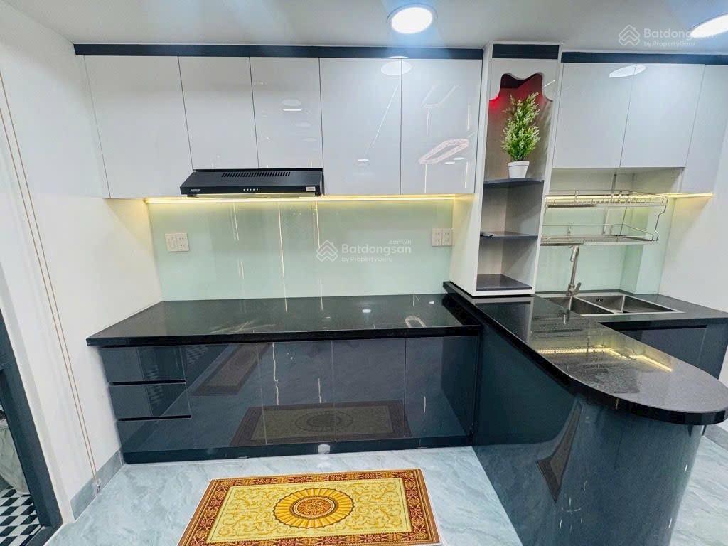 Nhà đẹp bùi quang là  hxh 4m x 11.1m  5tầng  4pn 5to et  nhỉnh 6tỷ tl