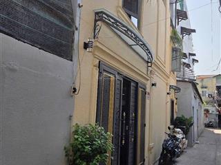 Nhà đẹp gần sân bay dọn vào ở ngay full nội thất