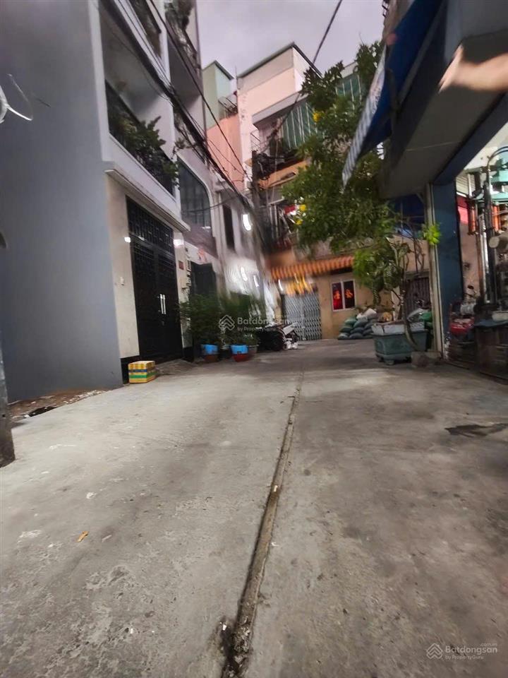 Ô tô đậu cửa lạc long quân, quận 11, gần công viên đầm sen