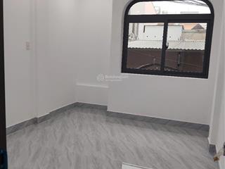 Bán nhà riêng tại lạc long quân, 6,9 tỷ, 28,8 m2, giá ưu đãi