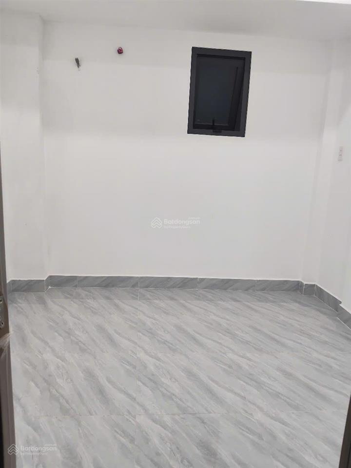 Bán nhà riêng tại lạc long quân, 6,9 tỷ, 28,8 m2, giá ưu đãi
