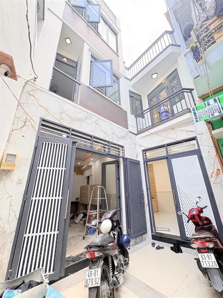 Lạc long quân 40m2 chỉ nhỉnh 5tỷ. 4mx10m 1trệt + 1lầu + sân thượng btct nhà mới tặng full nt