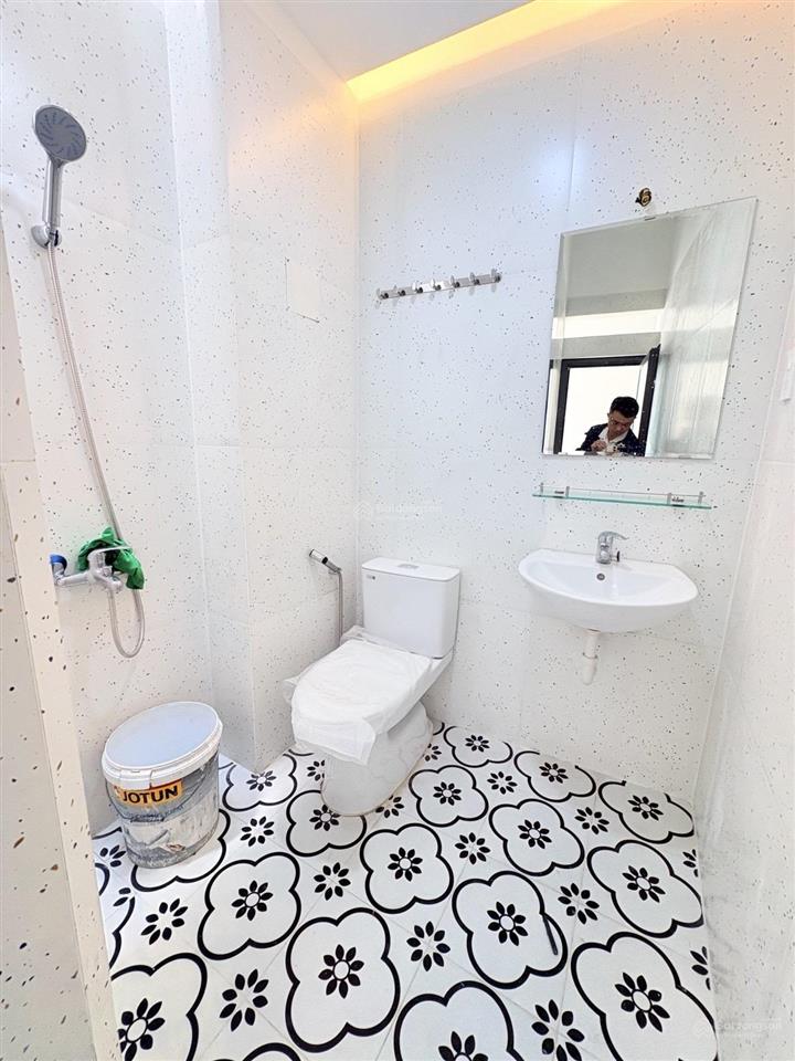 Lạc long quân 40m2 chỉ nhỉnh 5tỷ. 4mx10m 1trệt + 1lầu + sân thượng btct nhà mới tặng full nt