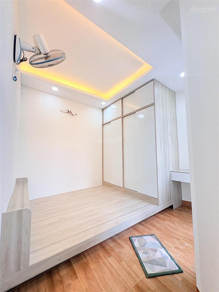 Lạc long quân 40m2 chỉ nhỉnh 5tỷ. 4mx10m 1trệt + 1lầu + sân thượng btct nhà mới tặng full nt