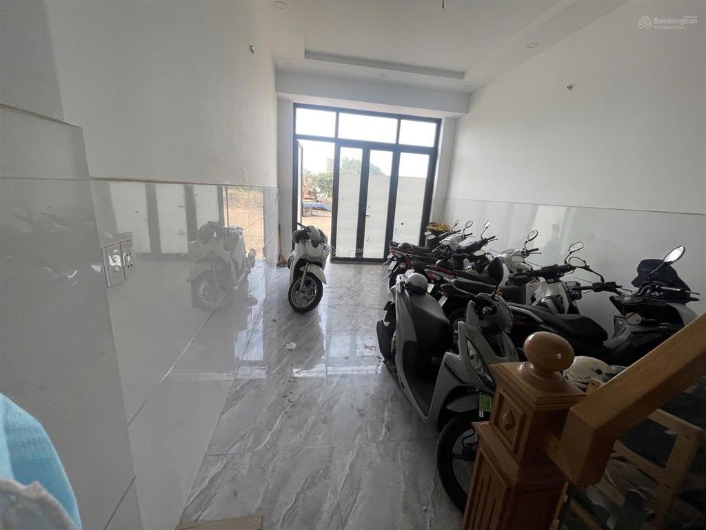 Mặt tiền kênh tham lương 5 tầng 7 phòng ngủ dòng tiền 25 triệu/tháng cơ hội sở hữu