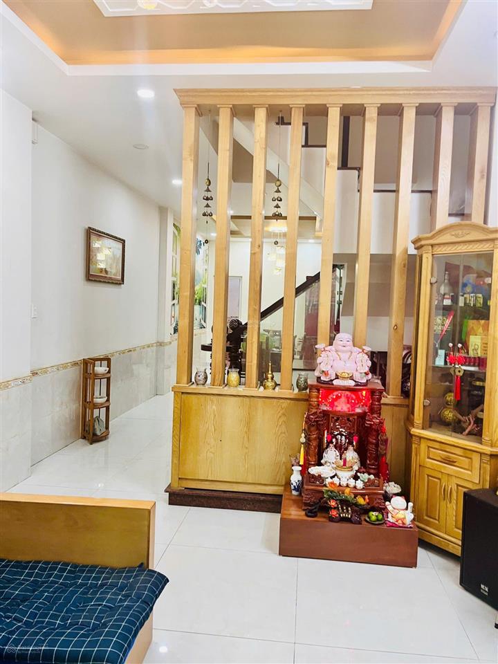 Nhà đẹp mặt tiền đường, ra nguyễn ảnh thủ chỉ 1 quang dao