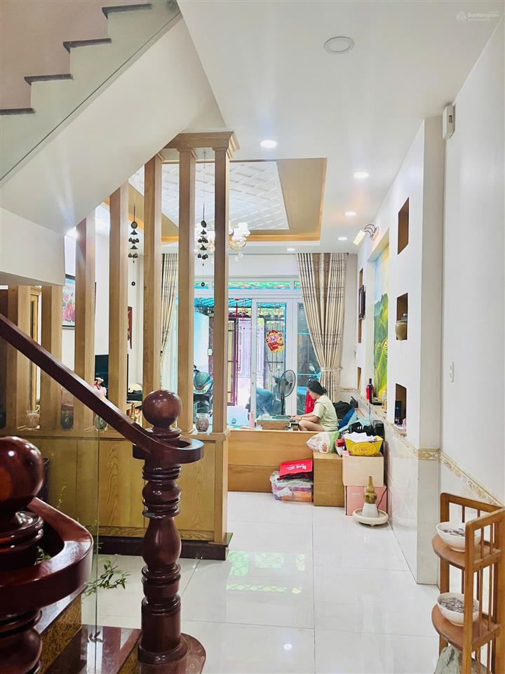 Nhà đẹp mặt tiền đường, ra nguyễn ảnh thủ chỉ 1 quang dao